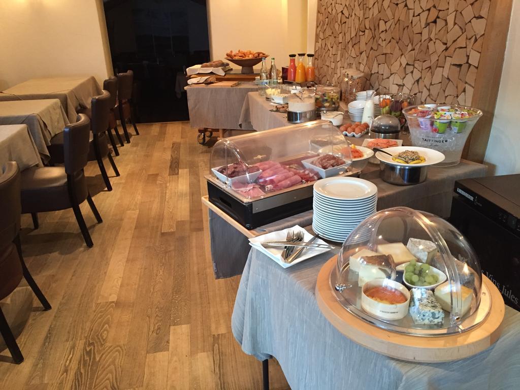 Hotel Restaurant Au Sauvage Fribourg Exteriör bild