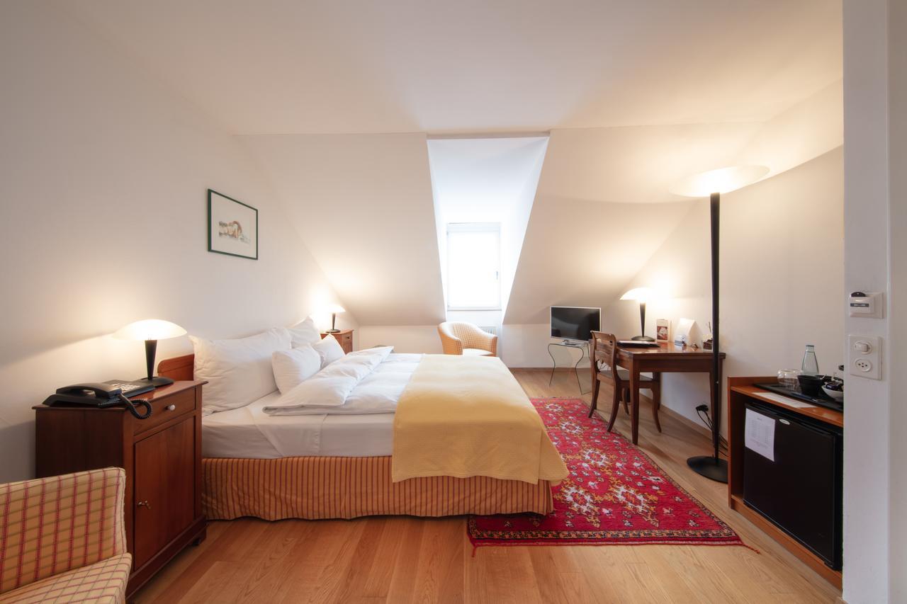 Hotel Restaurant Au Sauvage Fribourg Exteriör bild